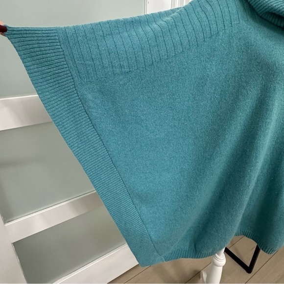 J.Mclaughlin 100% Cashmere Poncho Cape Shawl SZ M/L Teal Quiet Luxury READ - Picture 3 of 7